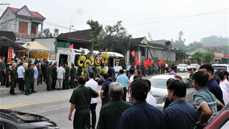 Lễ truy điệu và an táng hài cốt Anh hùng Lực lượng vũ trang nhân dân, liệt sĩ Nguyễn Sông Thao tại quê nhà Lễ truy điệu và an táng hài cốt Anh hùng Lực lượng vũ trang nhân dân, liệt sĩ Nguyễn Sông Thao tại quê nhà