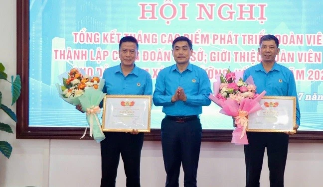Liên đoàn Lao động tỉnh Điện Biên kết nạp mới đoàn viên công đoàn đạt 138,6% chỉ tiêu Trung ương giao Liên đoàn Lao động tỉnh Điện Biên kết nạp mới đoàn viên công đoàn đạt 138,6% chỉ tiêu Trung ương giao