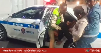 Liên tiếp 2 ca nguy kịch trong 90 phút, CSGT mở đường đưa nạn nhân đi cấp cứu