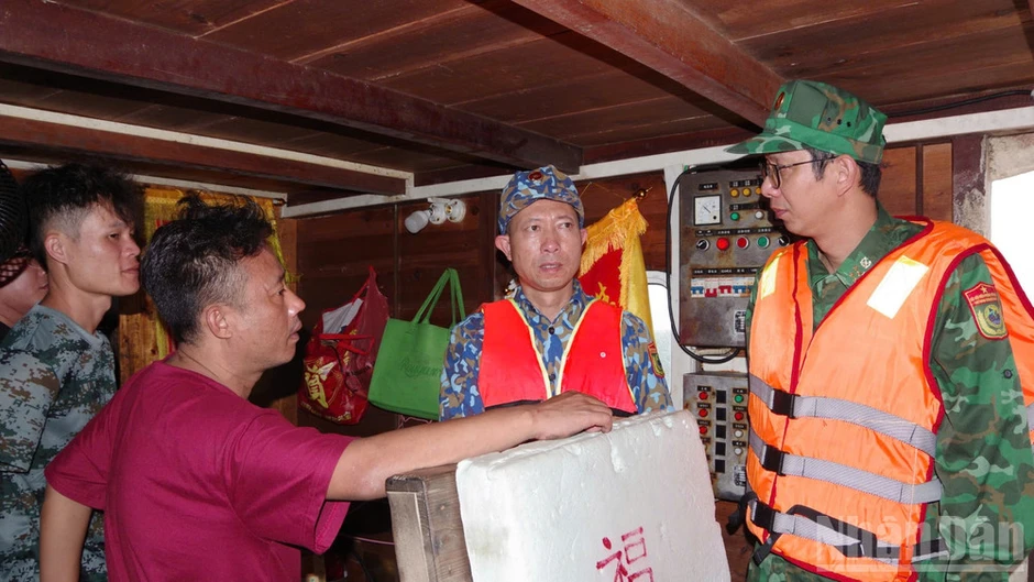 Liên tiếp cứu nạn hai tàu cá nước ngoài gặp sự cố trên biển Liên tiếp cứu nạn hai tàu cá nước ngoài gặp sự cố trên biển