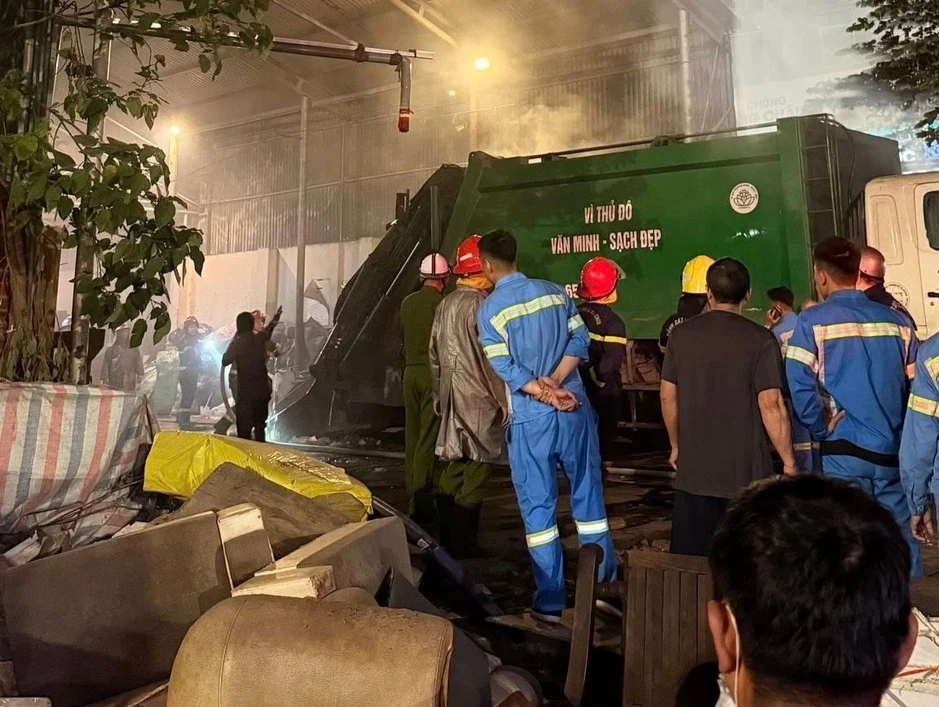 Liên tiếp xảy ra 2 vụ cháy trong đêm 19/3 ở Hà Nội Liên tiếp xảy ra 2 vụ cháy trong đêm 19/3 ở Hà Nội