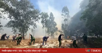 Liên tiếp xảy ra cháy rừng ở Quảng Trị, cán bộ, chiến sĩ phối hợp với nhân dân tích cực dập lửa