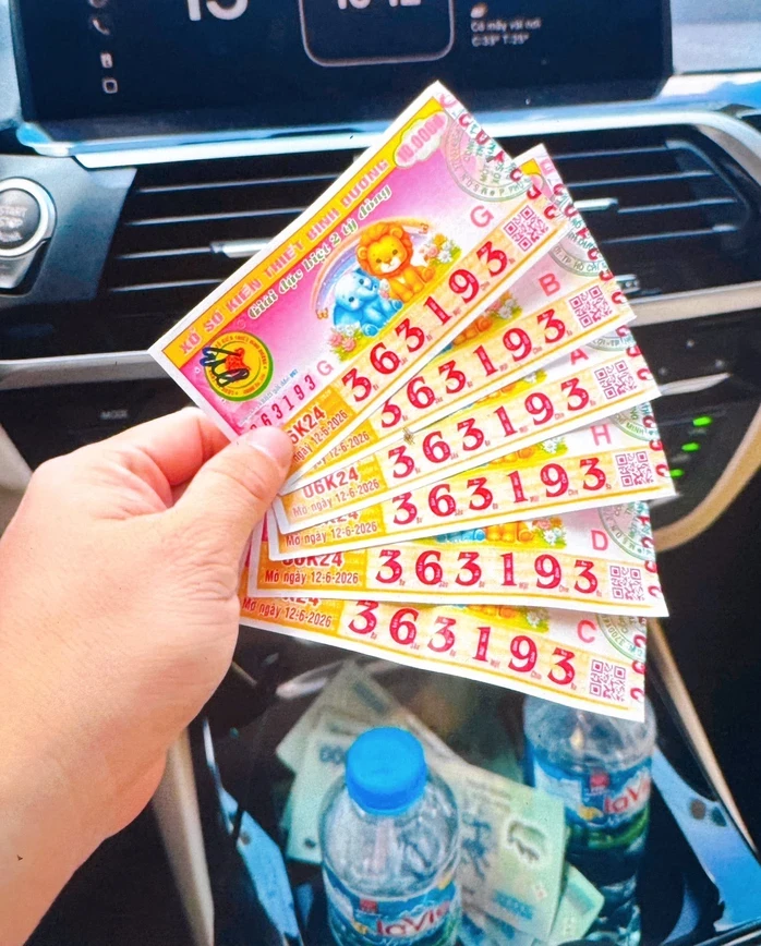 Lộ diện nhiều người sở hữu vé trúng 3 giải độc đắc xổ số miền Nam Lộ diện nhiều người sở hữu vé trúng 3 giải độc đắc xổ số miền Nam
