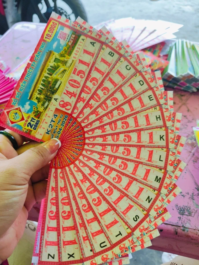 Lộ diện nhiều người trúng thưởng xổ số miền Nam vào sáng sớm 8-4 Lộ diện nhiều người trúng thưởng xổ số miền Nam vào sáng sớm 8-4