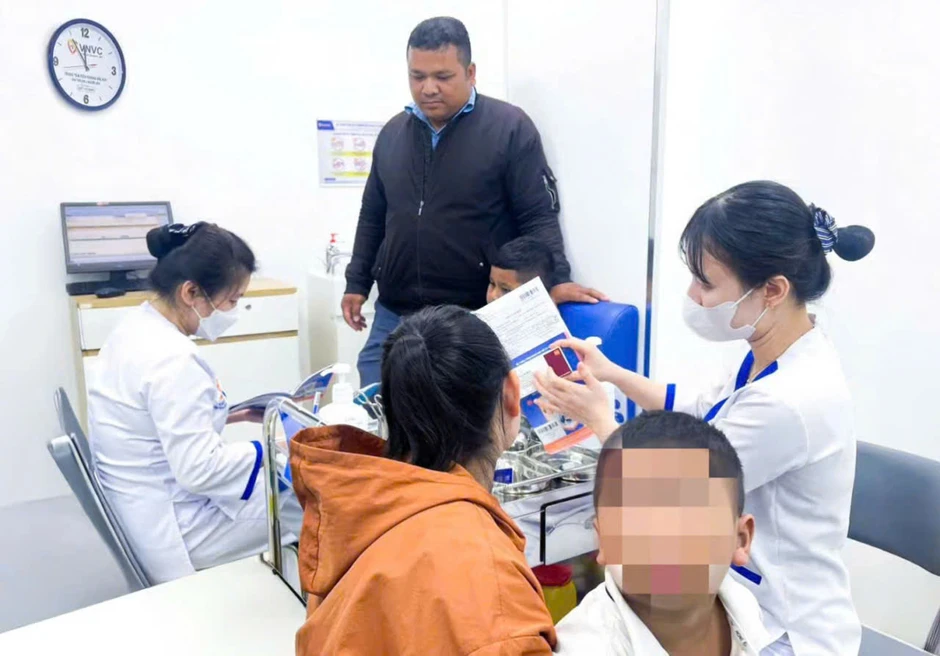 Lo ngại dịch bệnh, lượng người tiêm vaccine tăng đột biến tại khu vực Tây Nguyên Lo ngại dịch bệnh, lượng người tiêm vaccine tăng đột biến tại khu vực Tây Nguyên