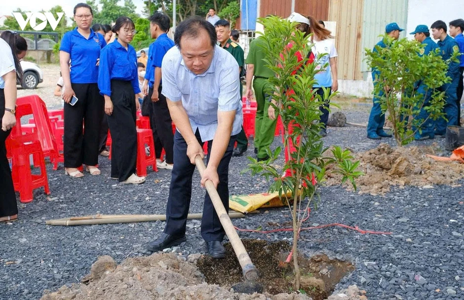Loạt công trình dân sinh chào mừng 50 năm TP.HCM vinh dự mang tên Bác Loạt công trình dân sinh chào mừng 50 năm TP.HCM vinh dự mang tên Bác