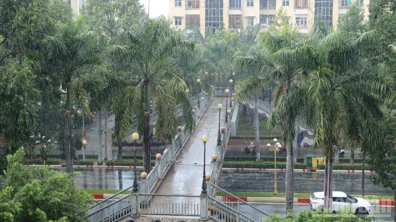 Lốc cuốn bay mái tôn trường học ở Đồng Nai Lốc cuốn bay mái tôn trường học ở Đồng Nai