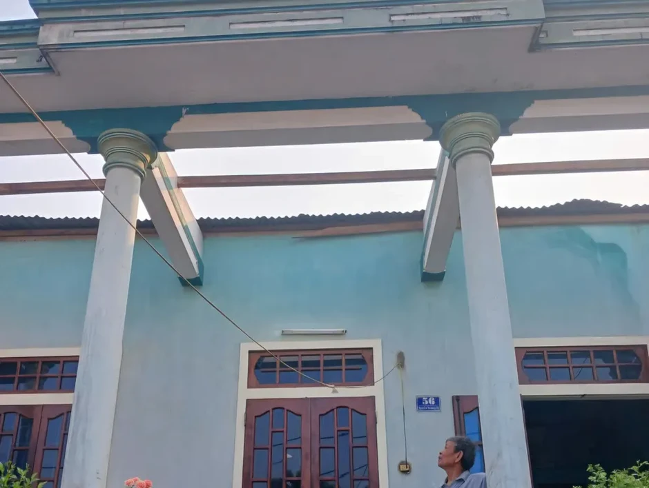 Lốc xoáy làm tốc mái hàng loạt nhà dân ở Quảng Trị Lốc xoáy làm tốc mái hàng loạt nhà dân ở Quảng Trị