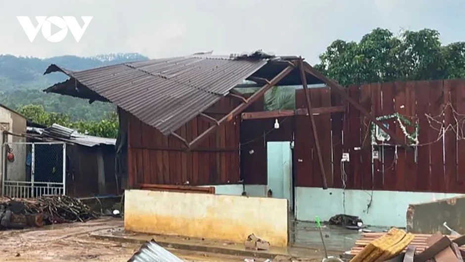 Lốc xoáy ở Lâm Đồng gây thiệt hại nhà cửa, tàn phá nhiều héc-ta sầu riêng Lốc xoáy ở Lâm Đồng gây thiệt hại nhà cửa, tàn phá nhiều héc-ta sầu riêng