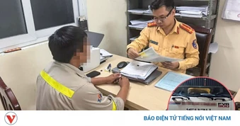 Lợi dụng trời mưa, xe bồn xả nước thải xuống đường Vành đai 3 trên cao, Hà Nội