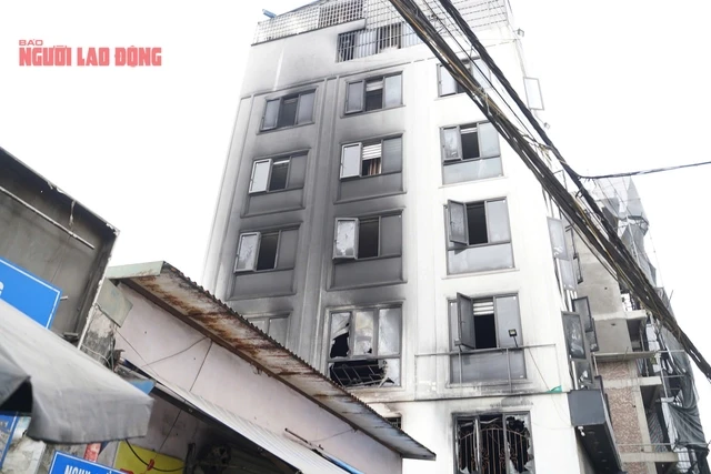 Lời kể của người phá mái tôn để cứu 7 người trong vụ cháy Lời kể của người phá mái tôn để cứu 7 người trong vụ cháy