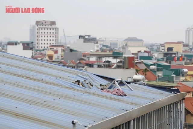 Lời kể của người phá mái tôn để cứu 7 người trong vụ cháy Lời kể của người phá mái tôn để cứu 7 người trong vụ cháy
