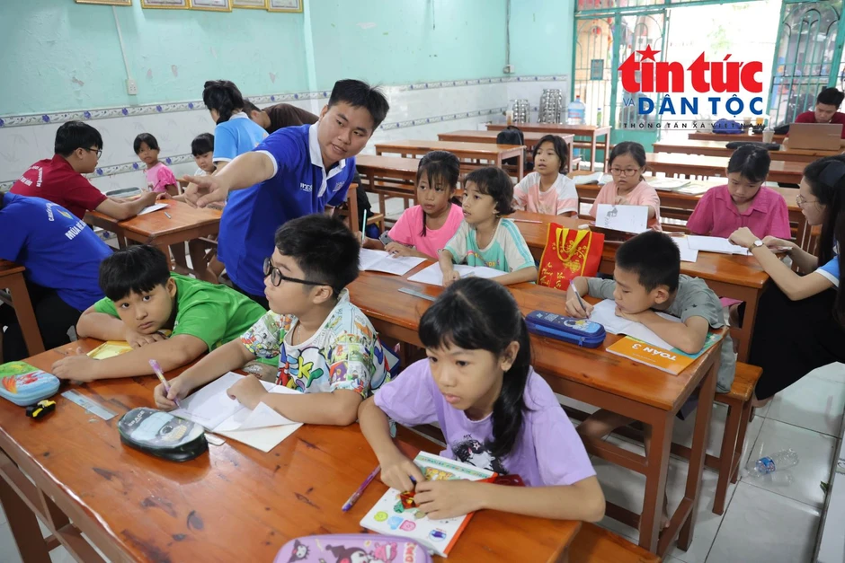 'Lớp học 0 đồng' gieo con chữ, chắp cánh ước mơ cho thiếu nhi khó khăn 'Lớp học 0 đồng' gieo con chữ, chắp cánh ước mơ cho thiếu nhi khó khăn