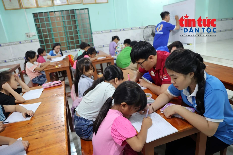 'Lớp học 0 đồng' gieo con chữ, chắp cánh ước mơ cho thiếu nhi khó khăn 'Lớp học 0 đồng' gieo con chữ, chắp cánh ước mơ cho thiếu nhi khó khăn