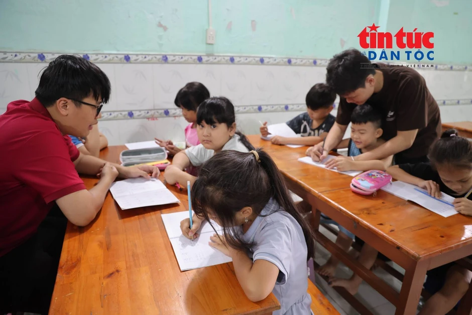 'Lớp học 0 đồng' gieo con chữ, chắp cánh ước mơ cho thiếu nhi khó khăn 'Lớp học 0 đồng' gieo con chữ, chắp cánh ước mơ cho thiếu nhi khó khăn