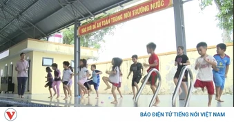 Lớp học bơi đặc biệt ngày hè - nơi tiếng cười thay thế nỗi lo đuối nước