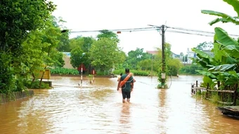 Lũ cuốn trôi một cháu bé ở Thái Nguyên