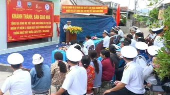Lữ đoàn 682 (Vùng 4 Hải quân) bàn giao nhà cho gia đình Mẹ Việt Nam Anh hùng Bùi Thị Bẻn