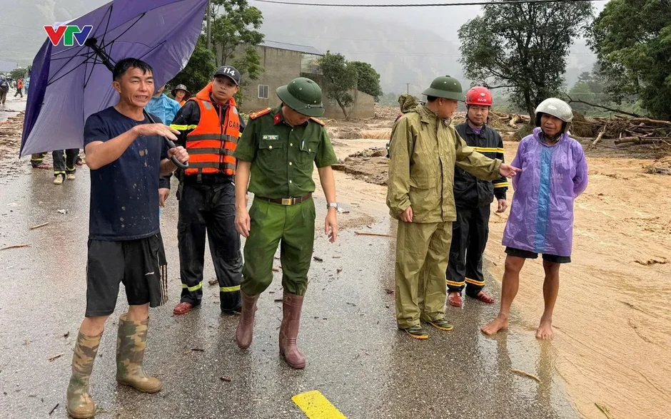 Lũ dữ chia cắt nhiều khu vực ở Lai Châu, Công an giải cứu 18 người mắc kẹt Lũ dữ chia cắt nhiều khu vực ở Lai Châu, Công an giải cứu 18 người mắc kẹt