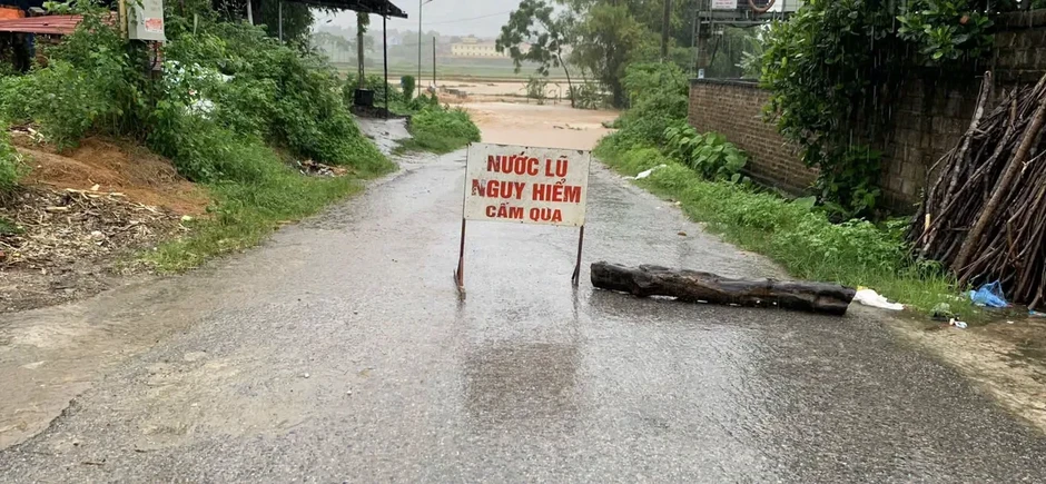 Lũ lớn cuốn trôi học sinh 12 tuổi ở Thái Nguyên Lũ lớn cuốn trôi học sinh 12 tuổi ở Thái Nguyên