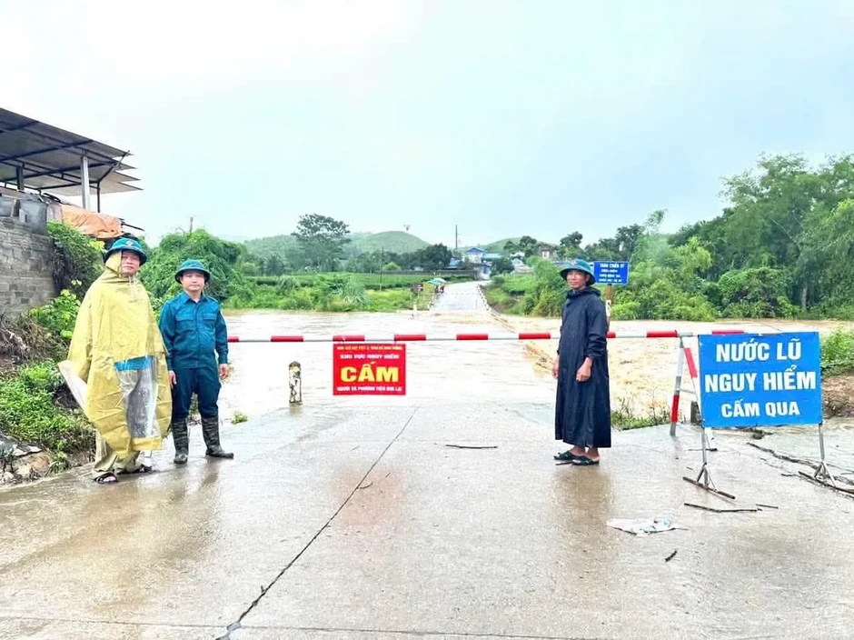 Lũ lớn cuốn trôi học sinh 12 tuổi ở Thái Nguyên Lũ lớn cuốn trôi học sinh 12 tuổi ở Thái Nguyên