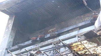 Lửa bùng phát thiêu rụi nhiều tài sản của nhà dân