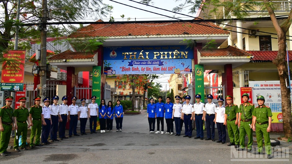 Lực lượng Cảnh sát biển thăm, tặng quà trẻ mồ côi dịp Tết thiếu nhi 1/6
