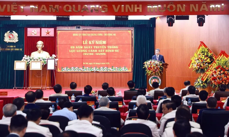 Lực lượng cảnh sát hình sự đón nhận Huân chương Hồ Chí Minh Lực lượng cảnh sát hình sự đón nhận Huân chương Hồ Chí Minh