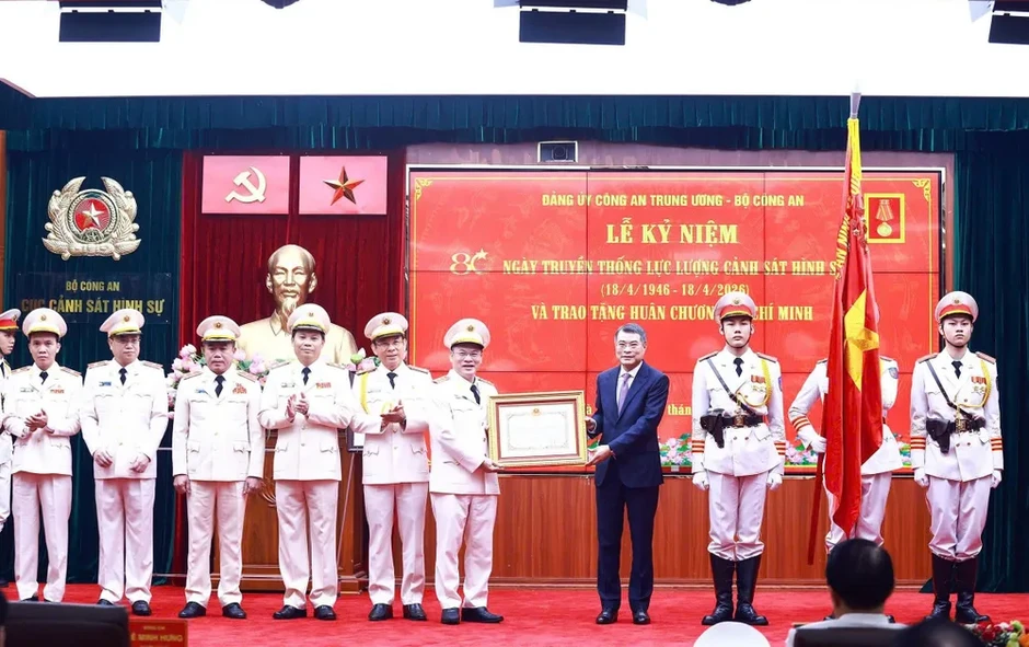 Lực lượng cảnh sát hình sự đón nhận Huân chương Hồ Chí Minh Lực lượng cảnh sát hình sự đón nhận Huân chương Hồ Chí Minh