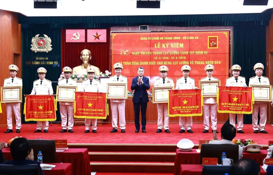 Lực lượng cảnh sát hình sự đón nhận Huân chương Hồ Chí Minh Lực lượng cảnh sát hình sự đón nhận Huân chương Hồ Chí Minh