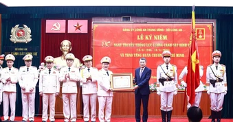 Lực lượng cảnh sát hình sự đón nhận Huân chương Hồ Chí Minh