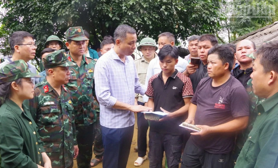 Lực lượng quân đội Sơn La hỗ trợ tìm kiếm các nạn nhân do mưa lũ Lực lượng quân đội Sơn La hỗ trợ tìm kiếm các nạn nhân do mưa lũ