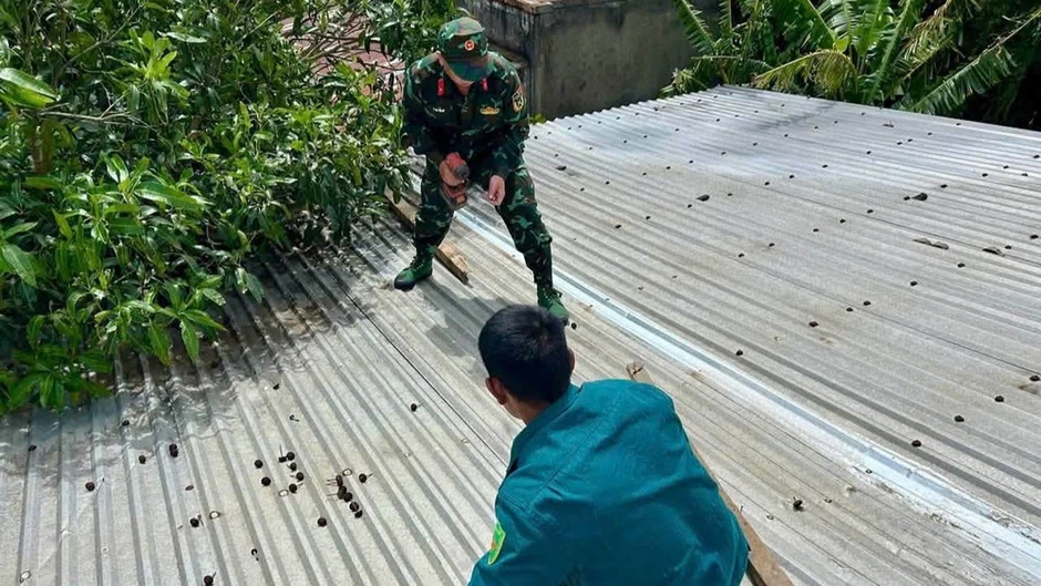 Lực lượng vũ trang các địa phương ở Đắk Lắk nhanh chóng giúp nhân dân khắc phục hậu quả thiên tai Lực lượng vũ trang các địa phương ở Đắk Lắk nhanh chóng giúp nhân dân khắc phục hậu quả thiên tai