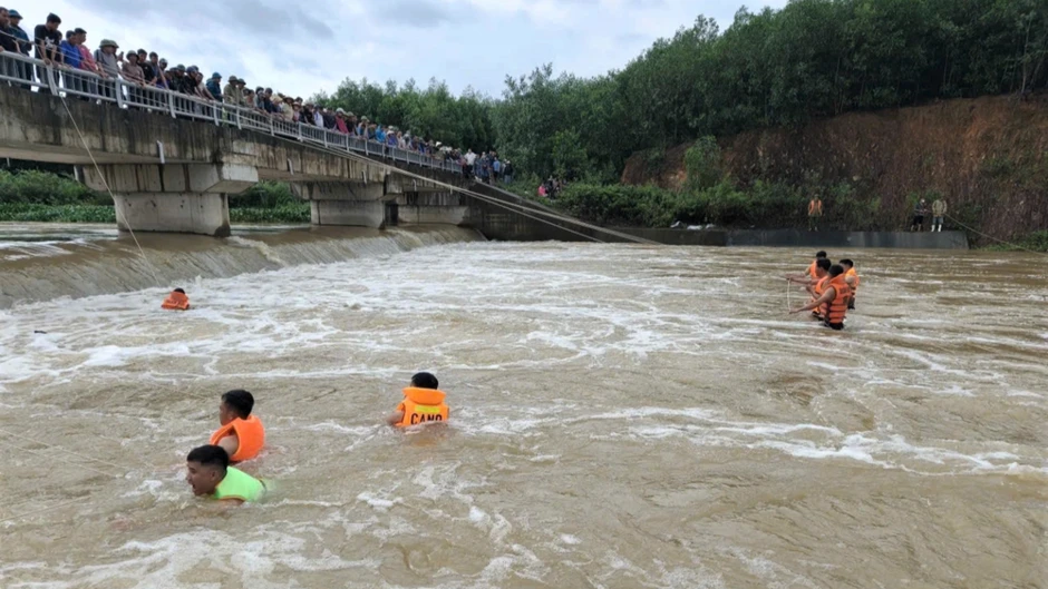 Lực lượng vũ trang Quân khu 4 sẵn sàng hỗ trợ nhân dân ứng phó mưa lũ Lực lượng vũ trang Quân khu 4 sẵn sàng hỗ trợ nhân dân ứng phó mưa lũ