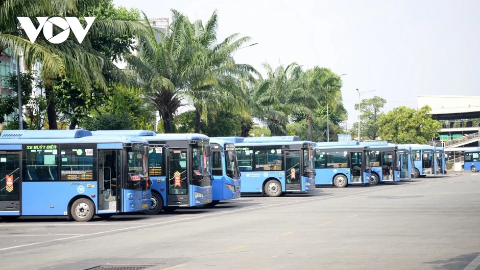 Lượng hành khách đi metro, xe buýt tại TP.HCM tăng 35% sau Tết Lượng hành khách đi metro, xe buýt tại TP.HCM tăng 35% sau Tết