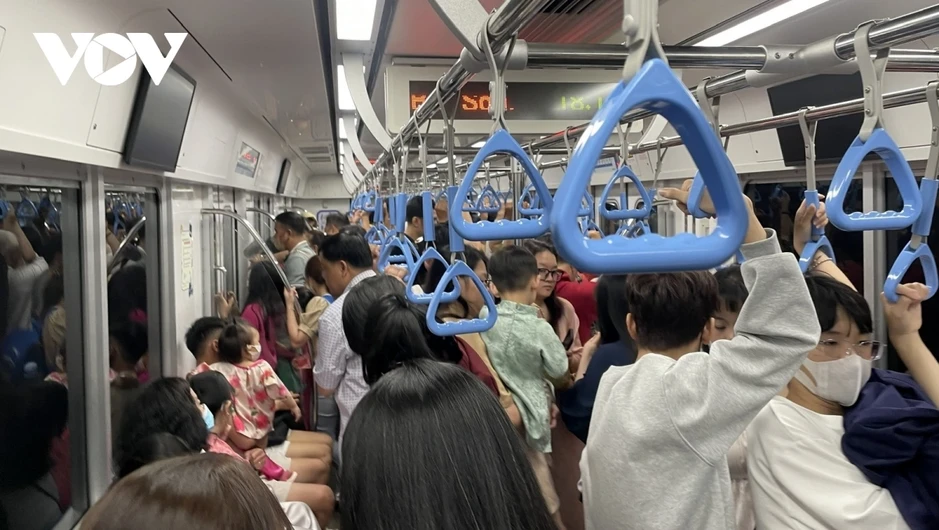 Lượng hành khách đi metro, xe buýt tại TP.HCM tăng 35% sau Tết Lượng hành khách đi metro, xe buýt tại TP.HCM tăng 35% sau Tết