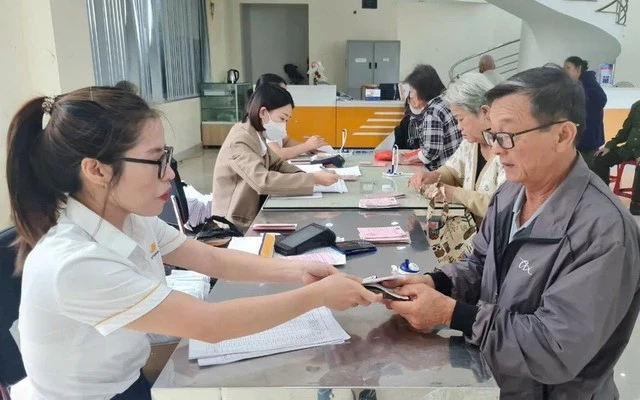 Lương hưu, trợ cấp tháng 5 lùi lịch sau kỳ nghỉ lễ 30-4, 1-5 Lương hưu, trợ cấp tháng 5 lùi lịch sau kỳ nghỉ lễ 30-4, 1-5