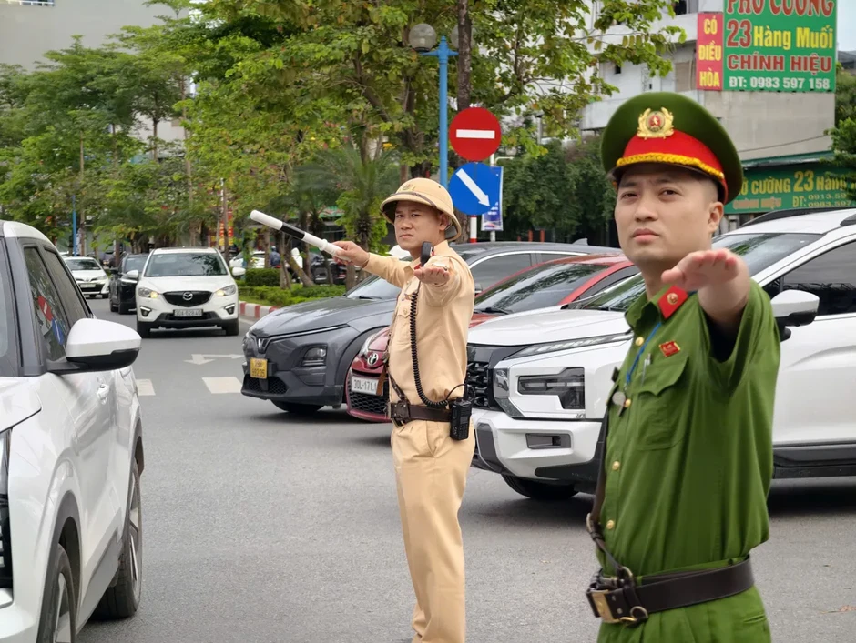 Lưu lượng phương tiện rời Hà Nội tăng cao, cửa ngõ phía Đông vẫn thông suốt Lưu lượng phương tiện rời Hà Nội tăng cao, cửa ngõ phía Đông vẫn thông suốt