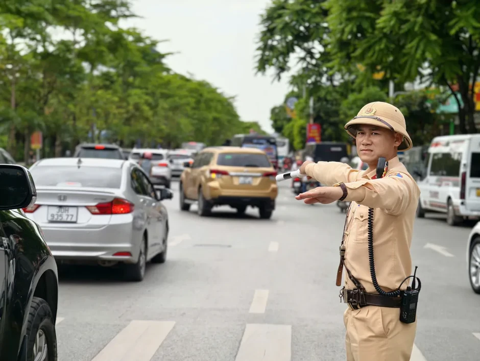 Lưu lượng phương tiện rời Hà Nội tăng cao, cửa ngõ phía Đông vẫn thông suốt Lưu lượng phương tiện rời Hà Nội tăng cao, cửa ngõ phía Đông vẫn thông suốt