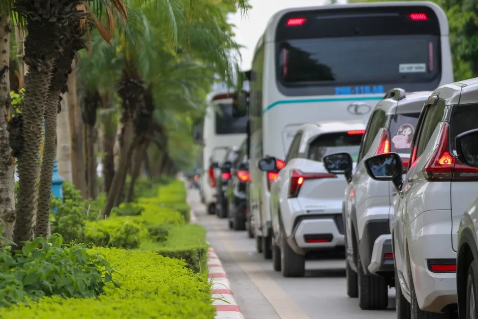 Lưu lượng phương tiện rời Hà Nội tăng cao, cửa ngõ phía Đông vẫn thông suốt Lưu lượng phương tiện rời Hà Nội tăng cao, cửa ngõ phía Đông vẫn thông suốt