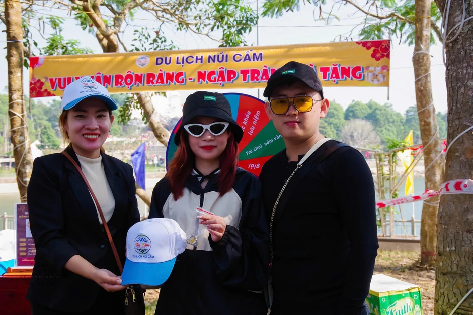 Lý do “Đà Lạt miền Tây” thu hút 25.000 khách du lịch tham gia lễ hội hoa đăng Lý do “Đà Lạt miền Tây” thu hút 25.000 khách du lịch tham gia lễ hội hoa đăng