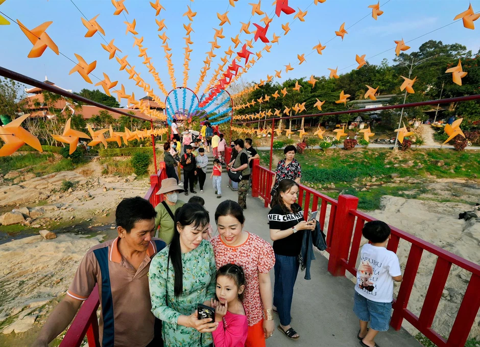 Lý do “Đà Lạt miền Tây” thu hút 25.000 khách du lịch tham gia lễ hội hoa đăng Lý do “Đà Lạt miền Tây” thu hút 25.000 khách du lịch tham gia lễ hội hoa đăng