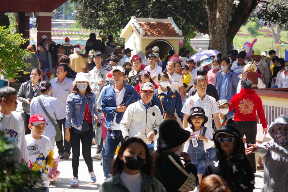 Lý do “Đà Lạt miền Tây” thu hút 25.000 khách du lịch tham gia lễ hội hoa đăng Lý do “Đà Lạt miền Tây” thu hút 25.000 khách du lịch tham gia lễ hội hoa đăng