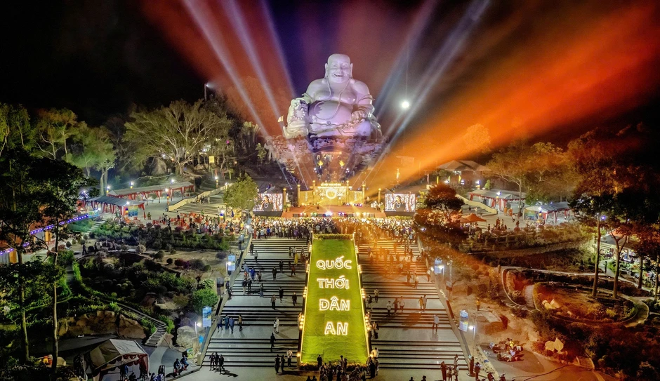 Lý do “Đà Lạt miền Tây” thu hút 25.000 khách du lịch tham gia lễ hội hoa đăng Lý do “Đà Lạt miền Tây” thu hút 25.000 khách du lịch tham gia lễ hội hoa đăng