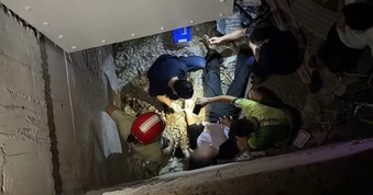 Mải mê livestream, một phụ nữ ngã xuống chân cầu Biển Hồ