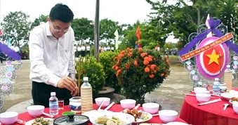 Mâm cơm chiến sĩ