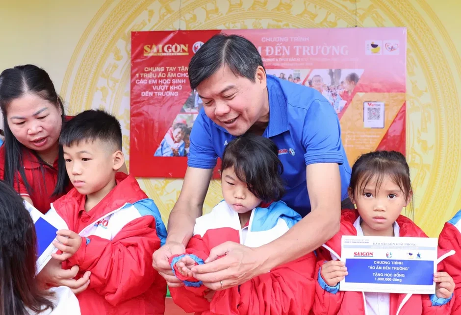 Mang hơi ấm đến với học sinh xứ Lạng Mang hơi ấm đến với học sinh xứ Lạng