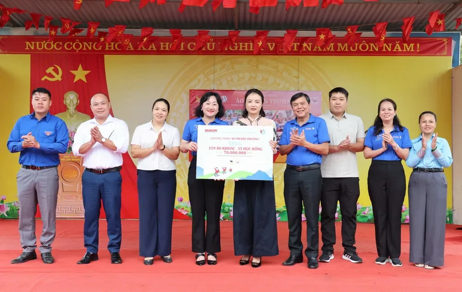 Mang hơi ấm đến với học sinh xứ Lạng Mang hơi ấm đến với học sinh xứ Lạng