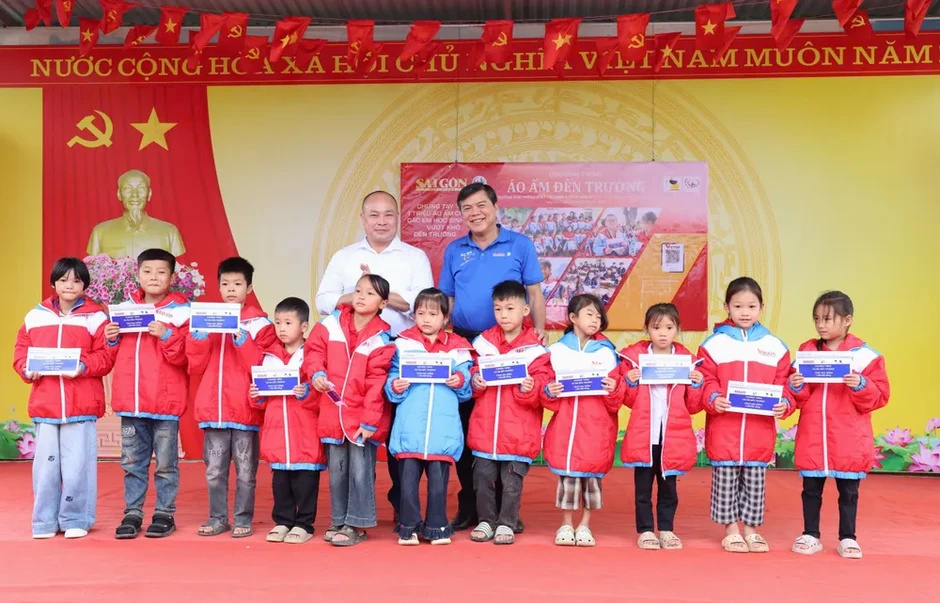 Mang hơi ấm đến với học sinh xứ Lạng Mang hơi ấm đến với học sinh xứ Lạng