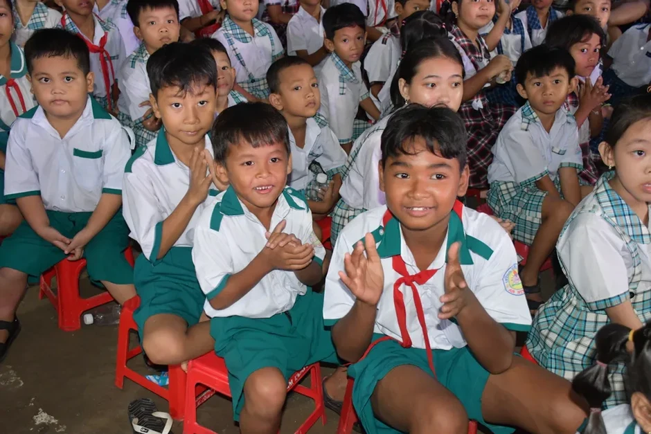 Mang mùa trăng ấm áp đến với học sinh khó khăn ở Cần Thơ Mang mùa trăng ấm áp đến với học sinh khó khăn ở Cần Thơ